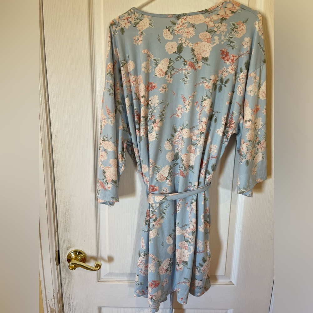 COPY - Flora Robe very soft, and comfortable perfect for those summer nights. L…